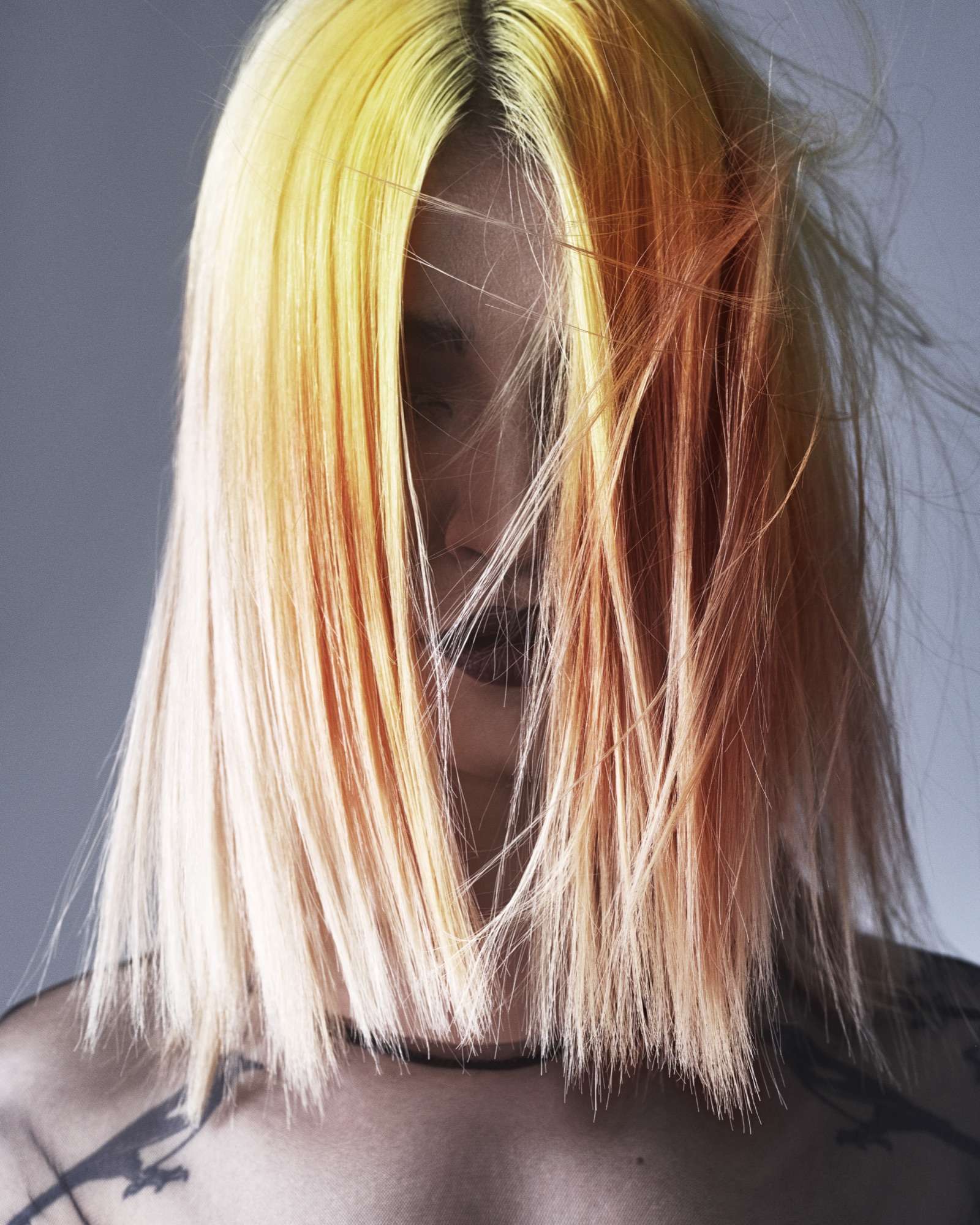 Monochrome collection Monochrome collection: long yellow-blonde hair over the face